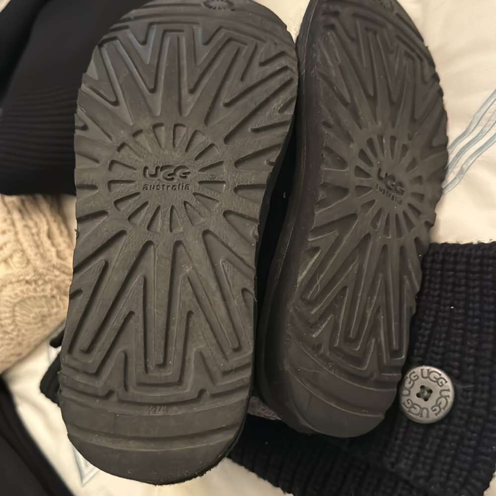 Ugg 3 Button Boot - image 4